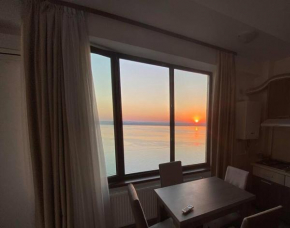 Bizi Apartment Summerland Mamaia Free Sunbeds